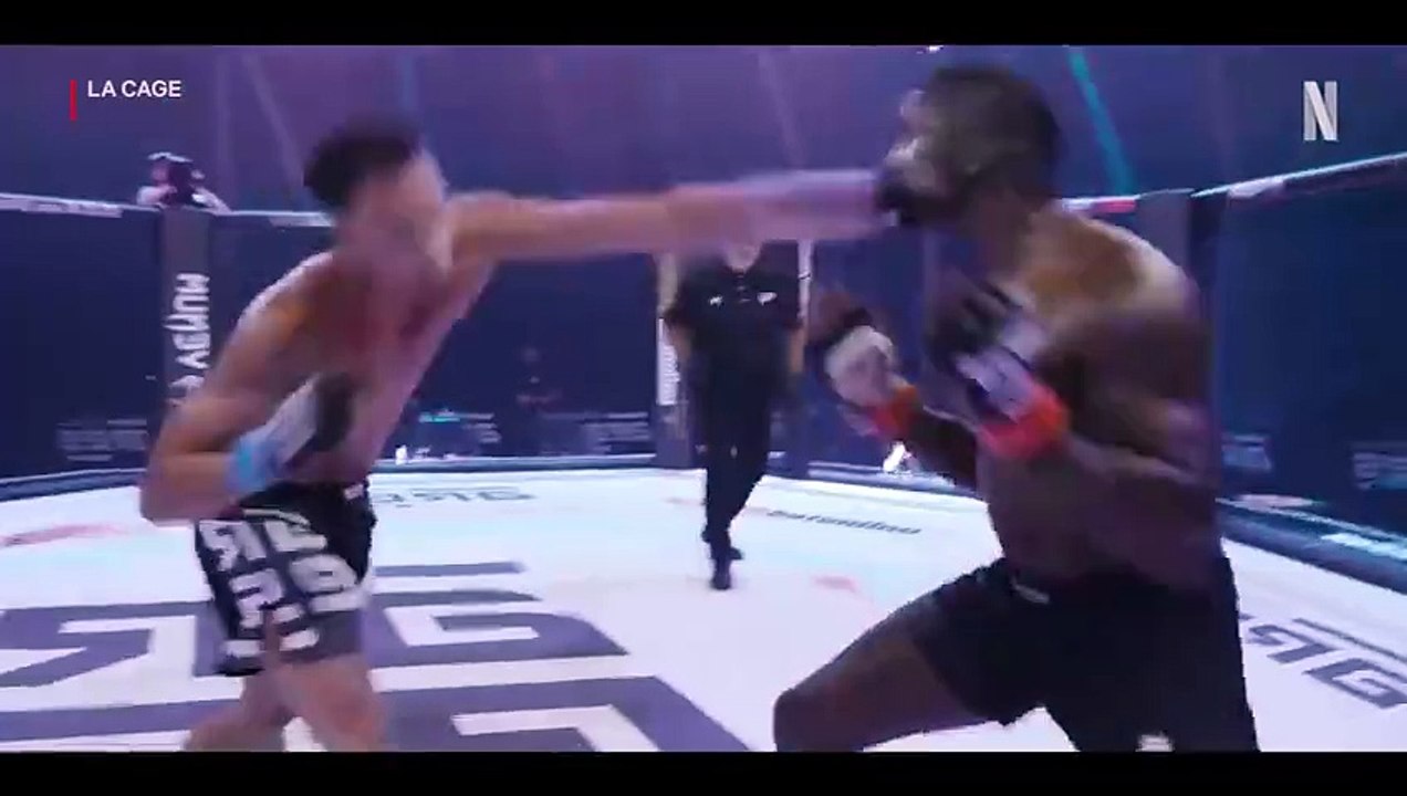 Conçue et réalisée par Franck Gastambide, "La cage", série française sur le MMA, débarque sur Netflix, une nouvelle étape dans l'ouverture au grand public de ce sport aussi spectaculaire que violent - Regardez