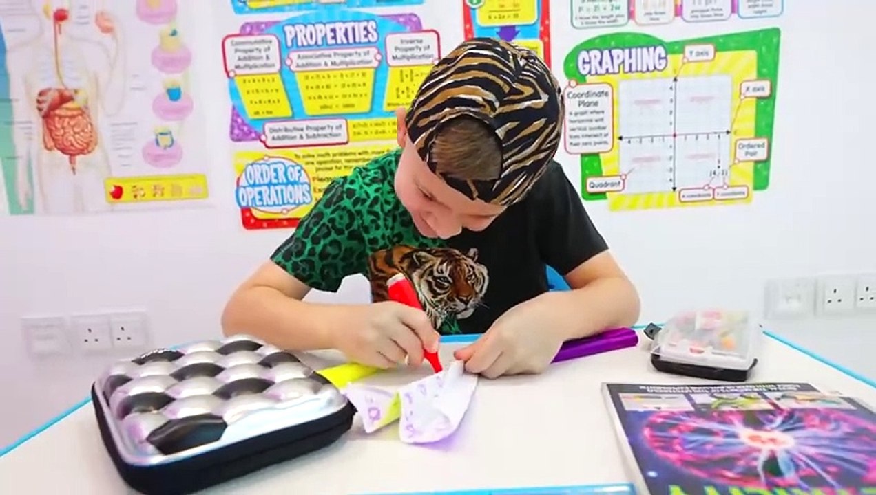 Diana and Roma at School - A Story about the Value of Friendship