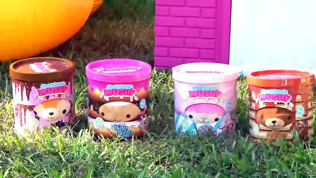 Diana and Roma pretend to play with Surprises Toys