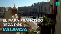 El papa Francisco reza por Valencia y pone una rosa blanca a la patrona valenciana