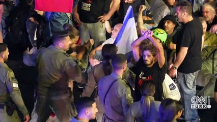 İsrail'de iç karışıklık: Savunma bakanı görevden alındı, sokaklar yangın yerine döndü