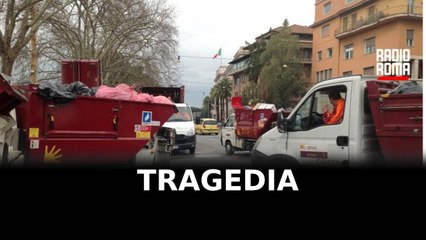 Cade dal compattatore durante raccolta rifiuti e muore