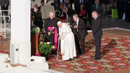 El papa reza ante la Virgen de los Desamparados por "Valencia, que sufre tanto"