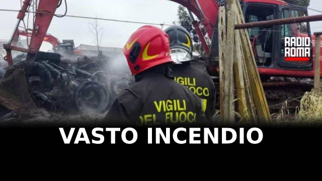 Incendio alla discarica di Ardea, si lavora ancora