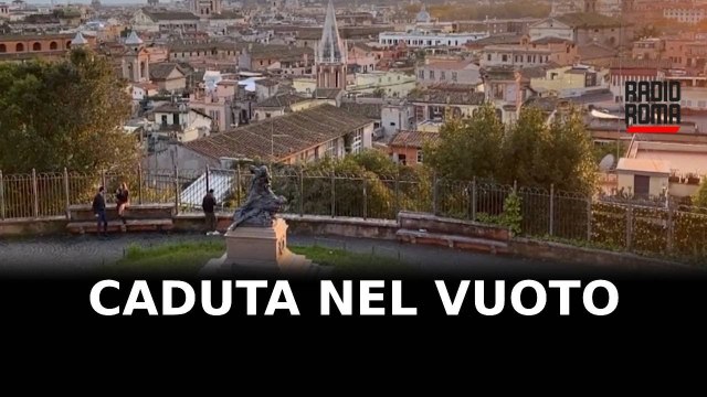 Ragazza cade dalla terrazza del Pincio, si salva