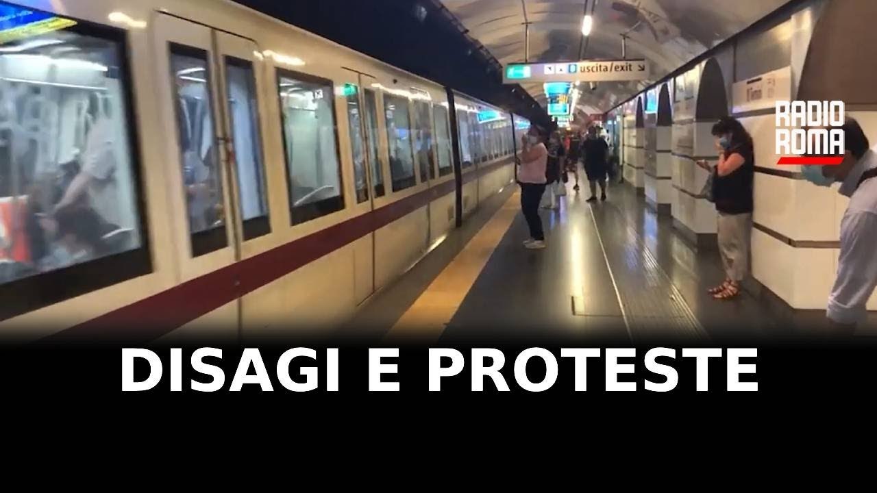 Metro A ferma 2 ore, tra disagi e proteste