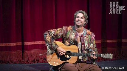 Tom Leeb se confie sur son rôle d'Arlequin dans "La Veuve rusée" et son entrée sur scène originale dans "Sur scène avec".