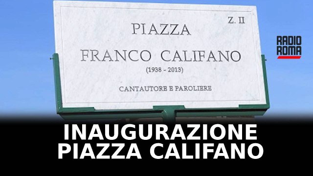 Inaugurata Piazza Califano, Gualtieri suona la chitarra