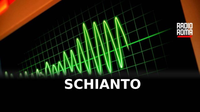 Auto contro guardrail su A12, feriti due ragazzi