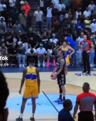 ¡Yailin La Más Viral se Enfurece y Golpea a una Mujer en un Partido de Baloncesto 🏀