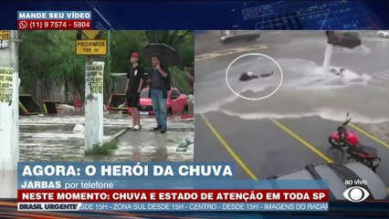 Herói da chuva: homem salva motoqueiro de correnteza em SP