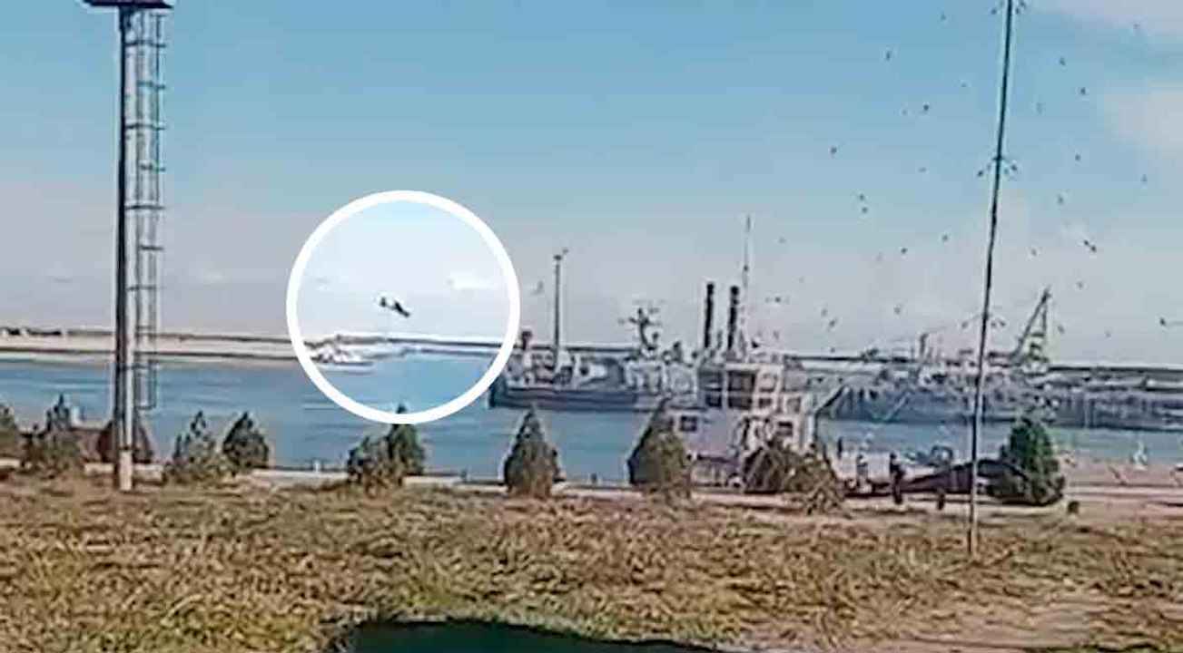 ビデオ：ウクライナから1500 km離れたダゲスタンの海軍基地に攻撃ドローンが着弾
