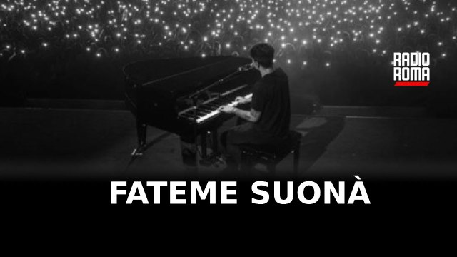 Ultimo fa suonare il pianoforte ai fan a Torino come in aeroporto