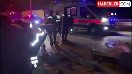 Amasya'da Kontrolden Çıkan Otomobil Duvara Çarptı: 3 Yaralı