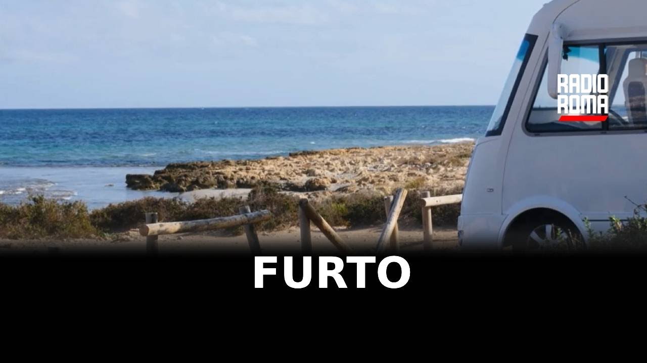 Video Famiglia al mare a Ostia, camper rubato mentre fanno il bagno