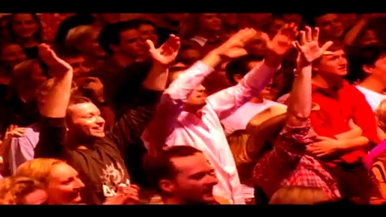 KYLIE MINOGUE — Kylie Gets A 'Mexican Wave' /// Kylie: On A Night Like This · (2000) · Kylie Minogue In Concert · Live In Sydney