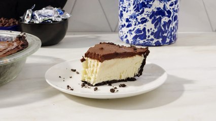Frozen Peppermint Pattie Pie Turns The Classic Candy Into A Holiday Treat