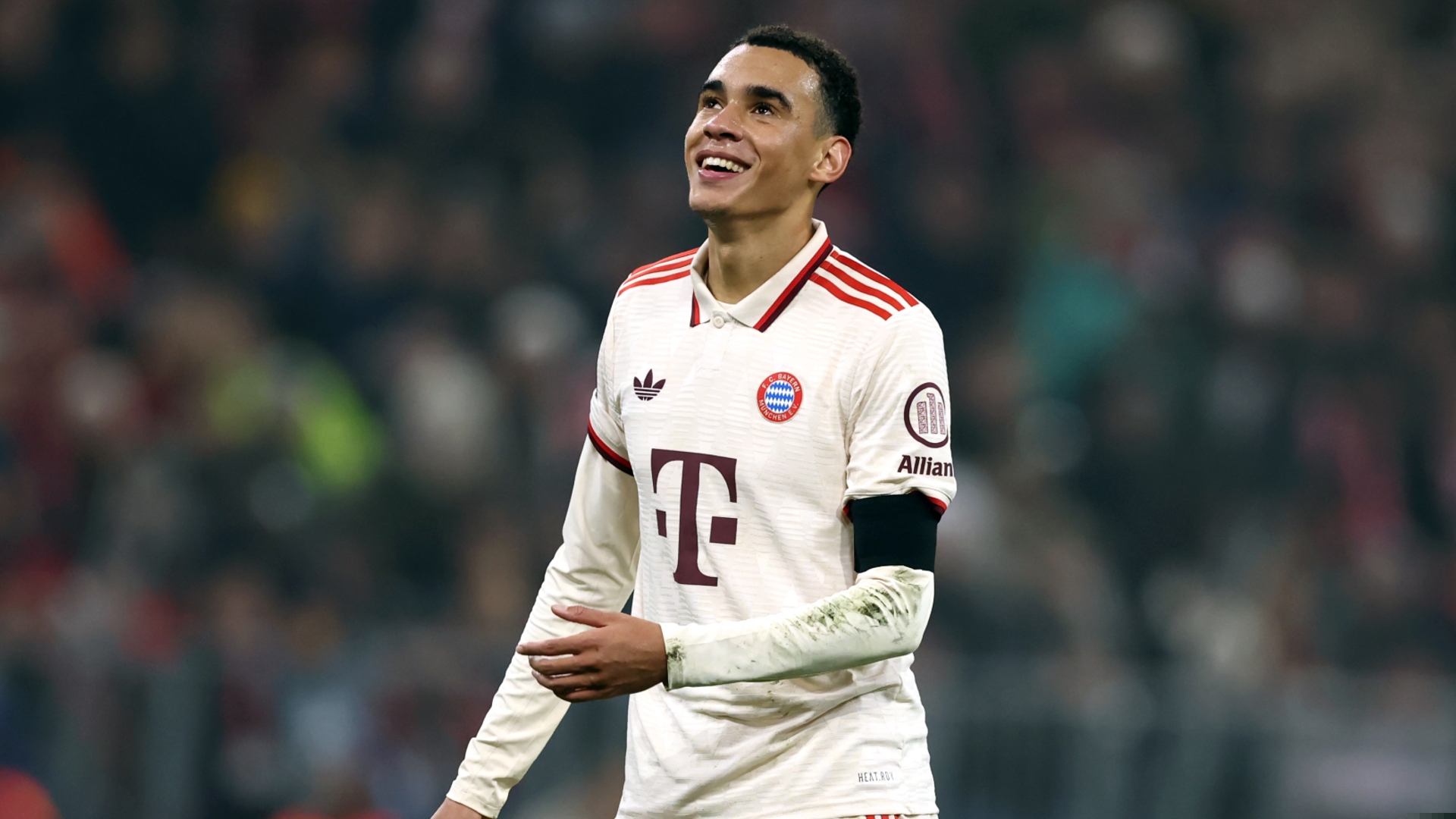 Bayern make hard work of Benfica in slender victory