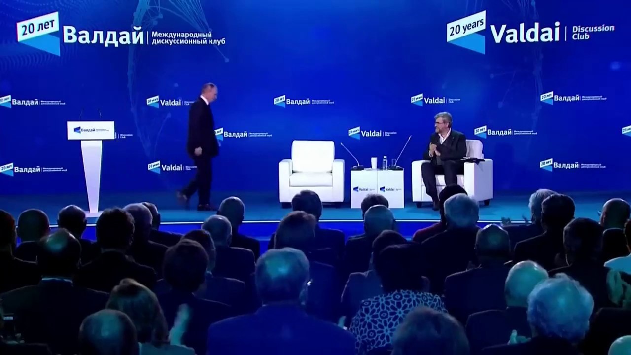"Putin e Trump de Mãos Dadas: Acordos Estratégicos Estão de Volta?"
