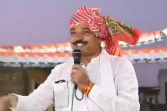 Rajasthan Politics: 'तुम्हारे भजनलाल...', जूली ने खुद का लिखा गाना गाकर चुनावी सभा में बांधा समा, देखें VIDEO