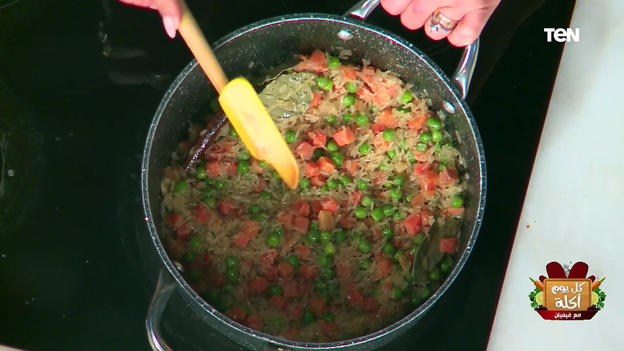 طريقة عمل دجاج تكا وأرز مبهر بالخضار مع الشيف فيفيان فريد | كل يوم أكلة