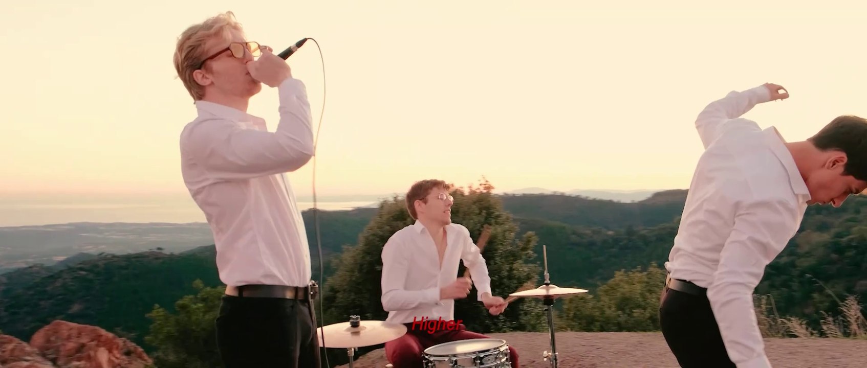 More Amour - Dynamite (Clip Officiel)