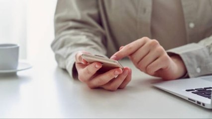 4 Formas De Acabar Con El ‘Doomscrolling' Y Reducir La Ansiedad