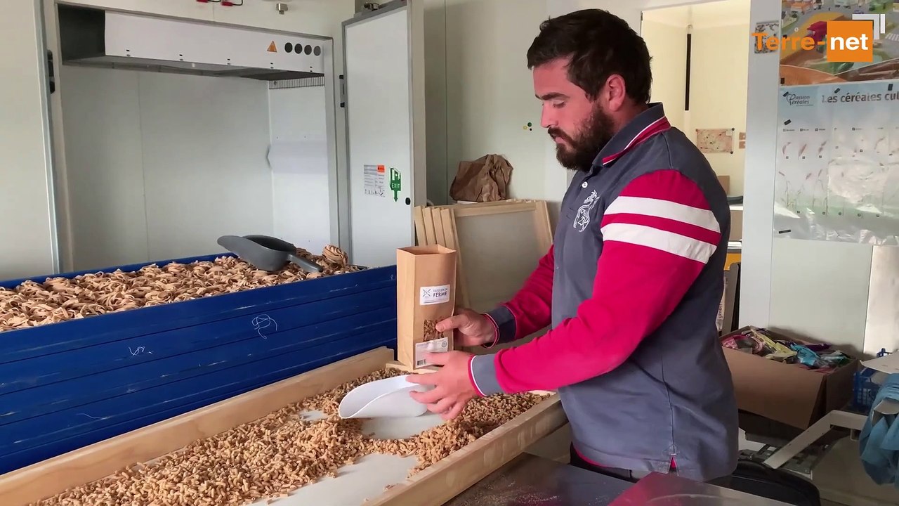 Adrien Doret vous ouvre les portes de son atelier de transformation à la ferme de céréales en pâtes
