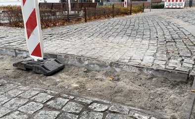 Wymiana progów zwalniających na Rynku w Gnieźnie