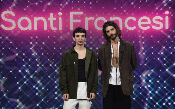 Potrebbe non avere peso”, esce il nuovo EP dei Santi Francesi: «I social sono un luogo spietato»