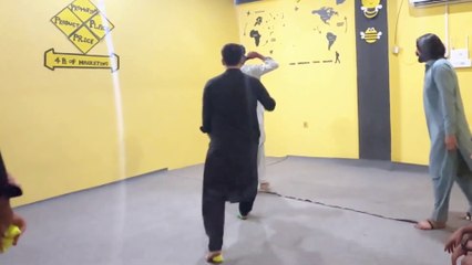 SCREAMING CHICKEN BLINDFOLDED🤣 | Find & Beat 🤩