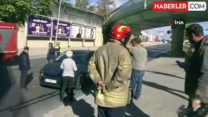 Bakırköy'de Üst Geçide Çarpan Vinç Devrildi