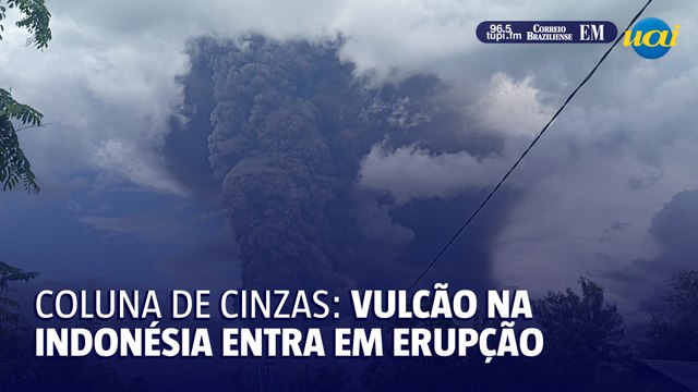Vulcão na Indonésia entra em erupção, coluna de cinzas assusta moradores