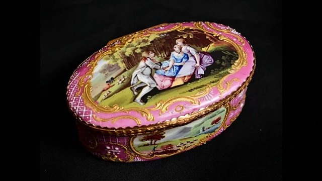 A stunning collection of Bilston enamel pieces are to be auctioned at Fieldings Auctioneers.