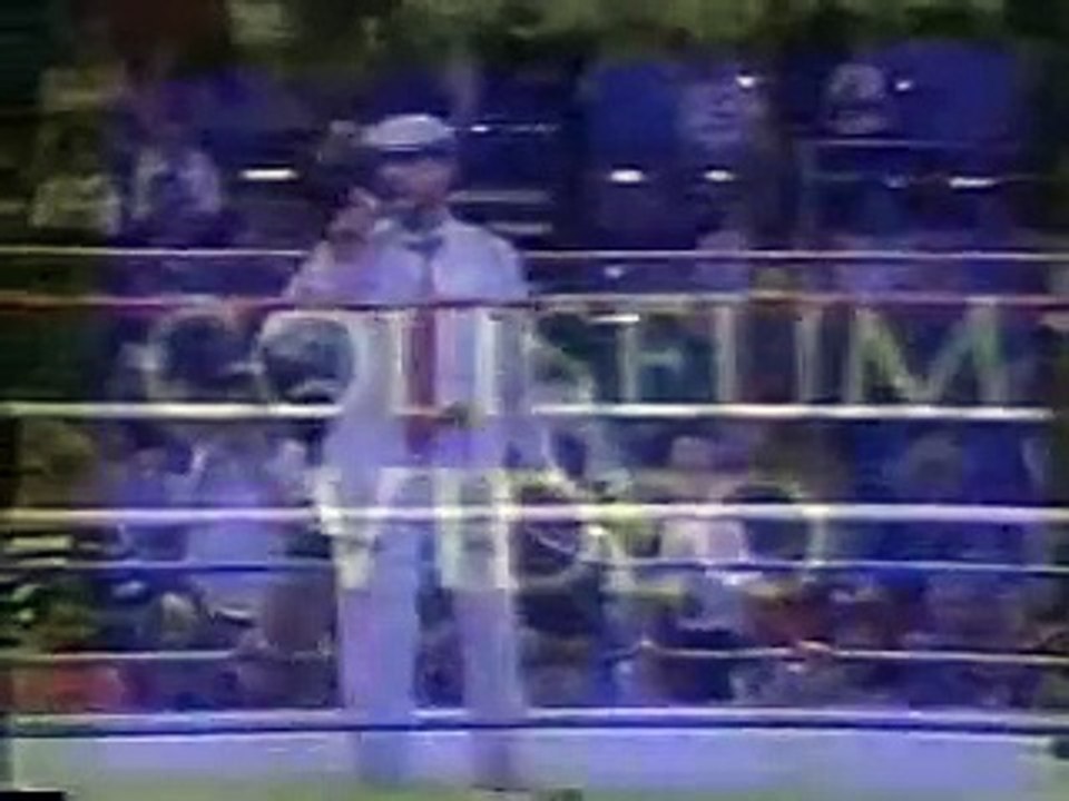 1992.08.10 - Bret The Hitman Hart vs Kamala