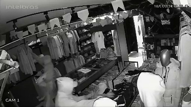 video-furto-loja-roupas-piraquara-suspeito-foragido