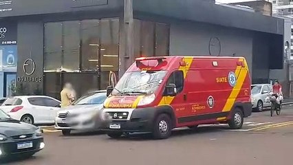 Motociclista fica ferida em acidente na Rua Vitória