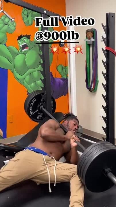 Guy Gets Stuck While Benchpressing