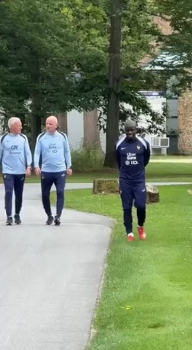 Qui sera le nouveau capitzine de l’équipe de france …. N’golo  Kante ?