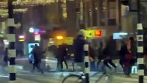300 supporters lillois ont été arrêtés hier à amsterdam pour des violences et perturbation de l ordre public en marge du match de ligue des champions entre l ajax et lille - video