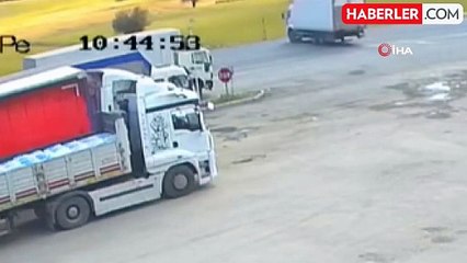 Tatvan'da El Freni Çekilmeyen Tır Şarampole Yuvarlandı