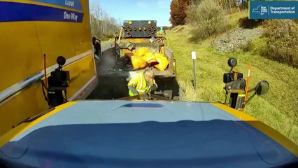 "1초만 늦었어도"...아찔한 고속도로 사고 / YTN