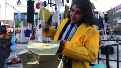 Erzincan’da profesörden sıra dışı sanat performansıyla çevre kirliliği eleştirisi