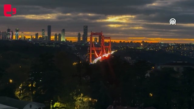 İstanbul'da köprüler lösemiye dikkat çekmek için turuncu renge büründü