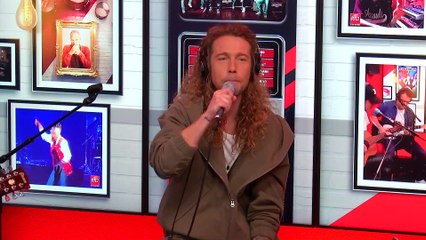 LIVE - Julien Doré interprète "Mourir sur scène" dans Le Double Expresso RTL2 (08/11/24)
