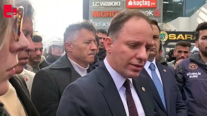 Deniz Yavuzyılmaz, barikat önünde konuştu: ‘Burası Kuzey Kore değil.’