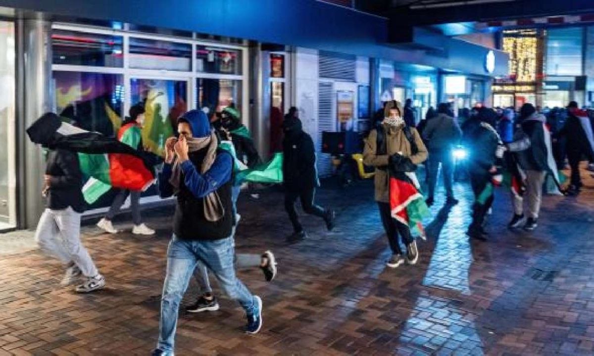 Tifosi israeliani attaccati ad Amsterdam da sostenitori filopalestinesi