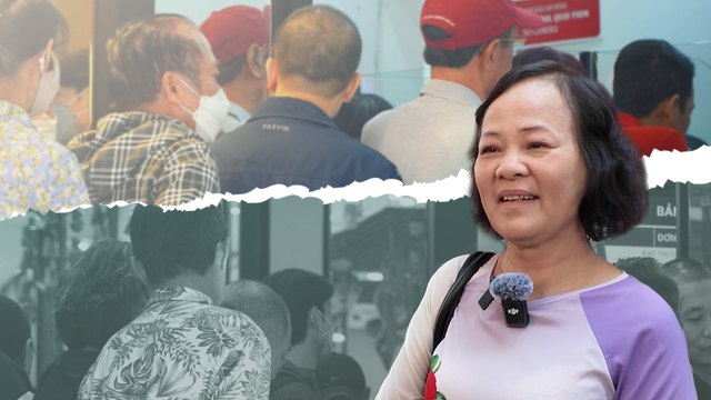 Người dân đổ xô đi mua vàng lúc giảm sâu: Xếp hàng mua vàng như thời bao cấp