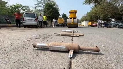 Indore: गोली की आवाज निकालने वाले साइलेंसर का हाल बेहाल, पुलिस का चला रोड रोलर