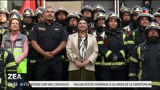 Clara Brugada entrega 11 nuevas unidades al Heroico Cuerpo de Bomberos de la CDMX